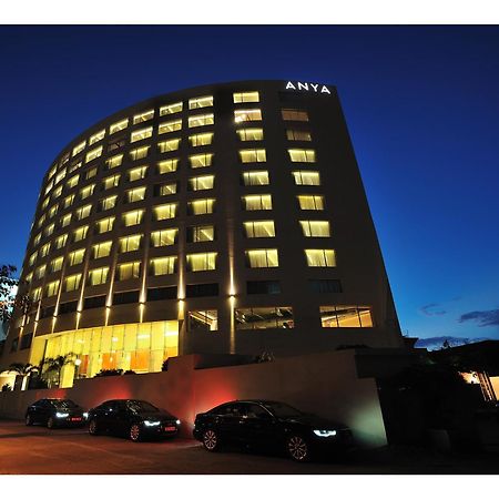 The Anya Hotel-Golf Course Road คูร์เคาน์ ภายนอก รูปภาพ