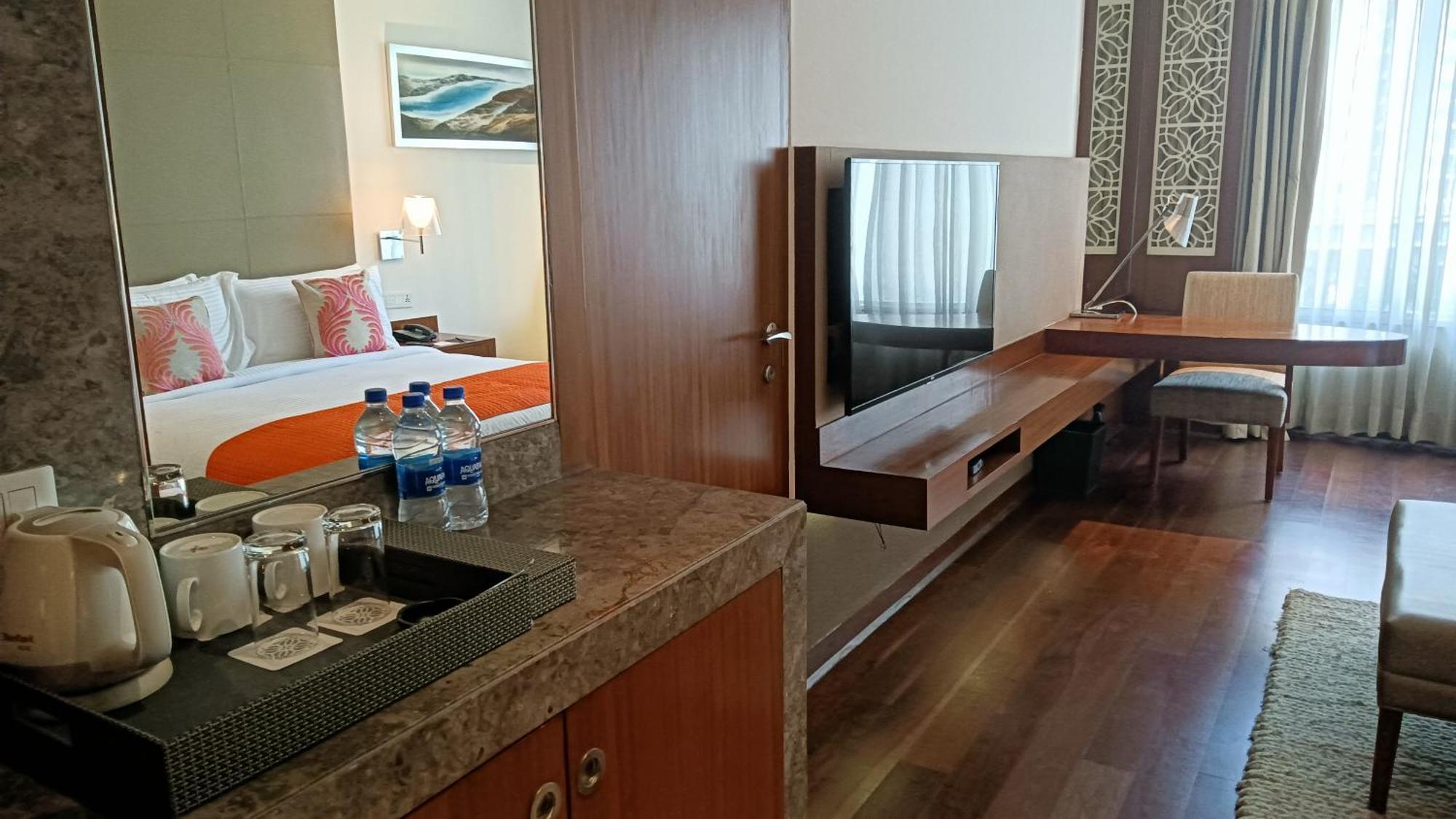 The Anya Hotel-Golf Course Road คูร์เคาน์ ภายนอก รูปภาพ