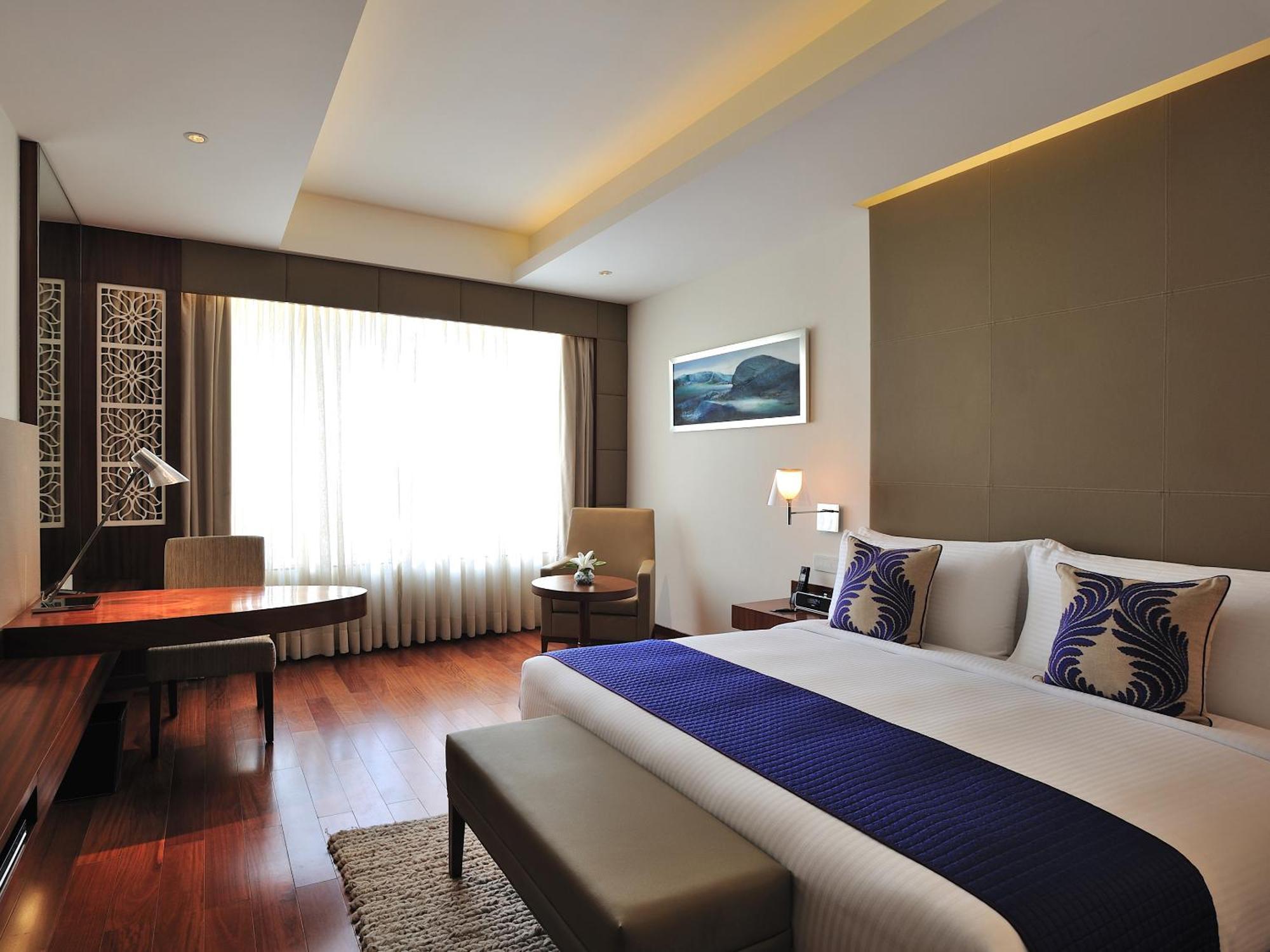 The Anya Hotel-Golf Course Road คูร์เคาน์ ภายนอก รูปภาพ