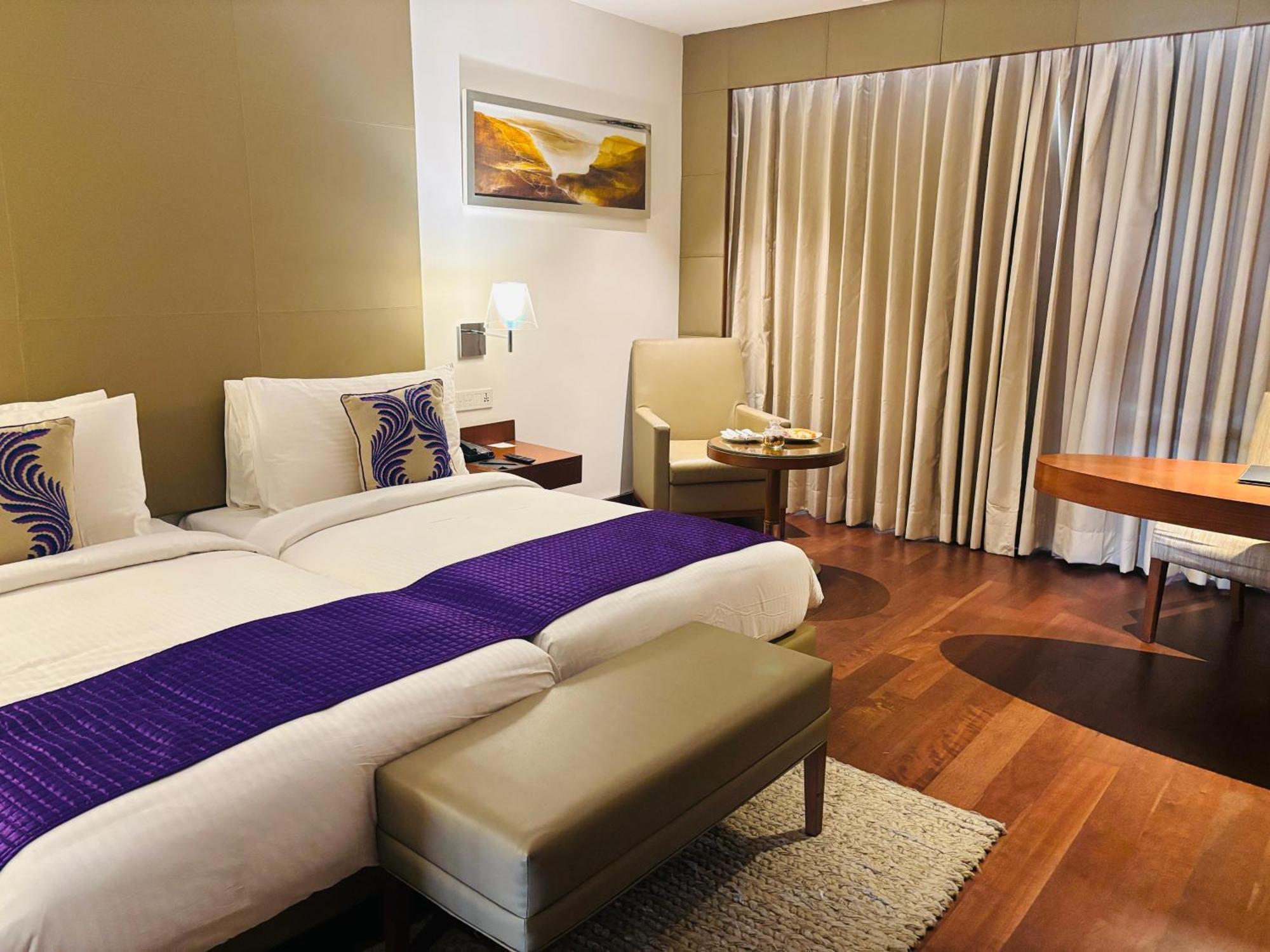 The Anya Hotel-Golf Course Road คูร์เคาน์ ภายนอก รูปภาพ