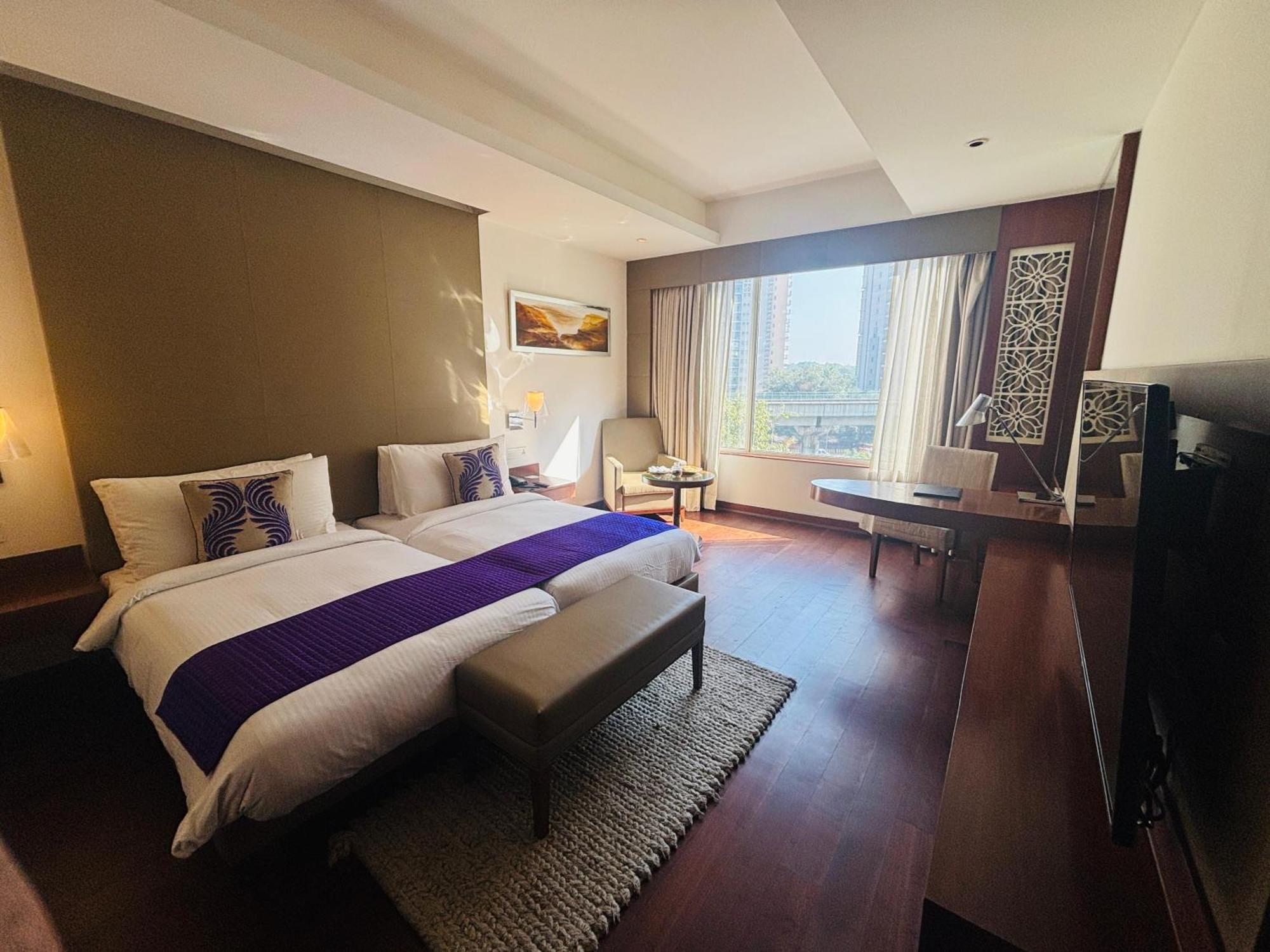 The Anya Hotel-Golf Course Road คูร์เคาน์ ภายนอก รูปภาพ