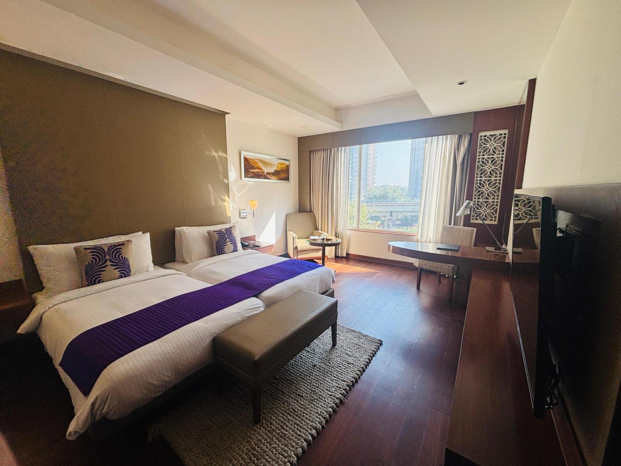 The Anya Hotel-Golf Course Road คูร์เคาน์ ภายนอก รูปภาพ