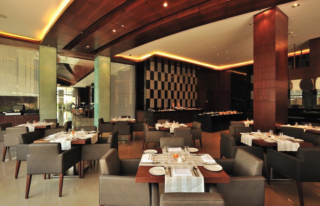 The Anya Hotel-Golf Course Road คูร์เคาน์ ภายนอก รูปภาพ