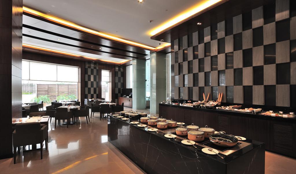 The Anya Hotel-Golf Course Road คูร์เคาน์ ภายนอก รูปภาพ