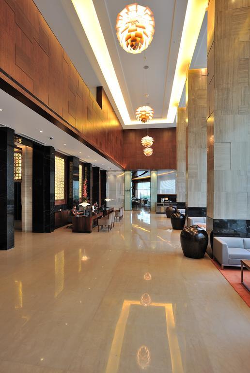 The Anya Hotel-Golf Course Road คูร์เคาน์ ภายนอก รูปภาพ