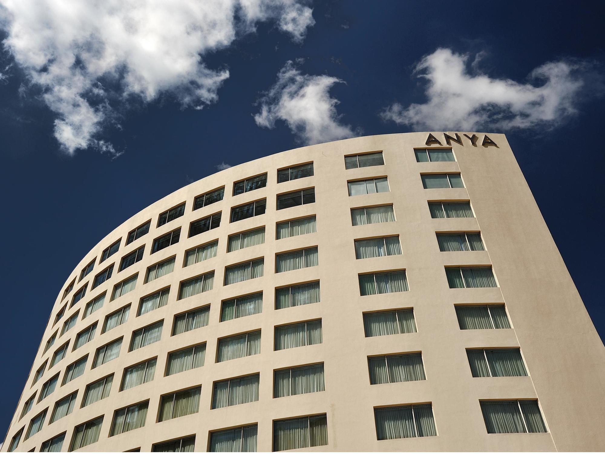 The Anya Hotel-Golf Course Road คูร์เคาน์ ภายนอก รูปภาพ