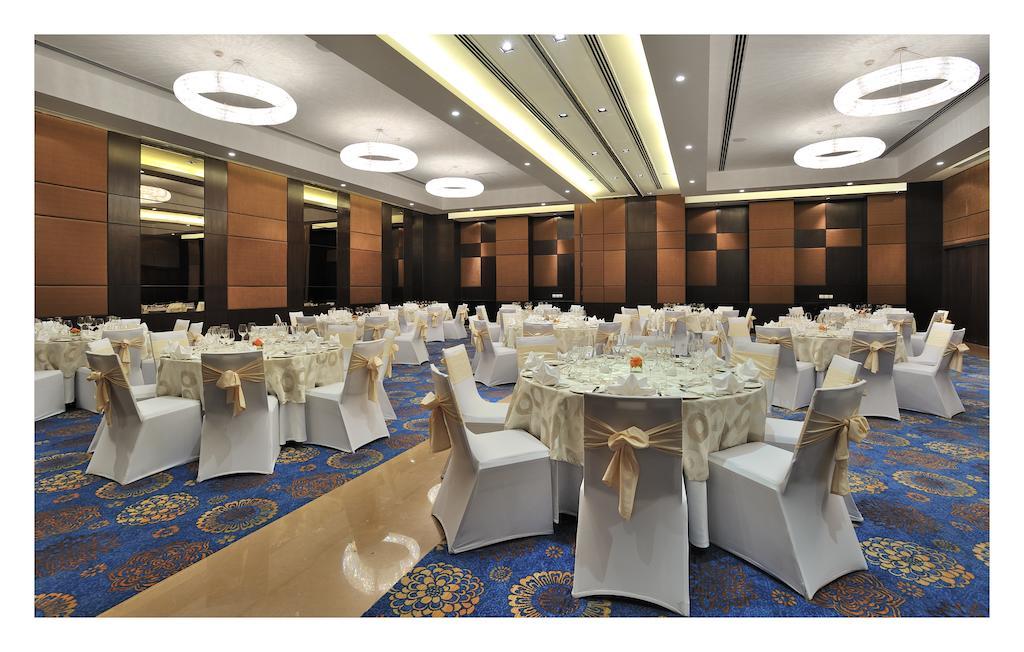 The Anya Hotel-Golf Course Road คูร์เคาน์ ภายนอก รูปภาพ