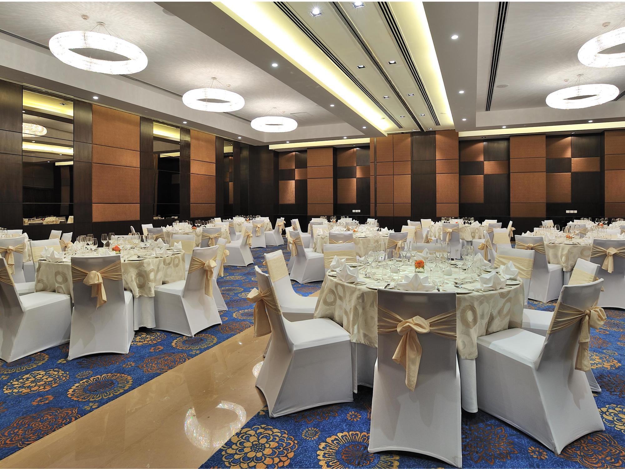 The Anya Hotel-Golf Course Road คูร์เคาน์ ภายนอก รูปภาพ