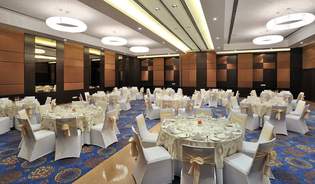 The Anya Hotel-Golf Course Road คูร์เคาน์ ภายนอก รูปภาพ