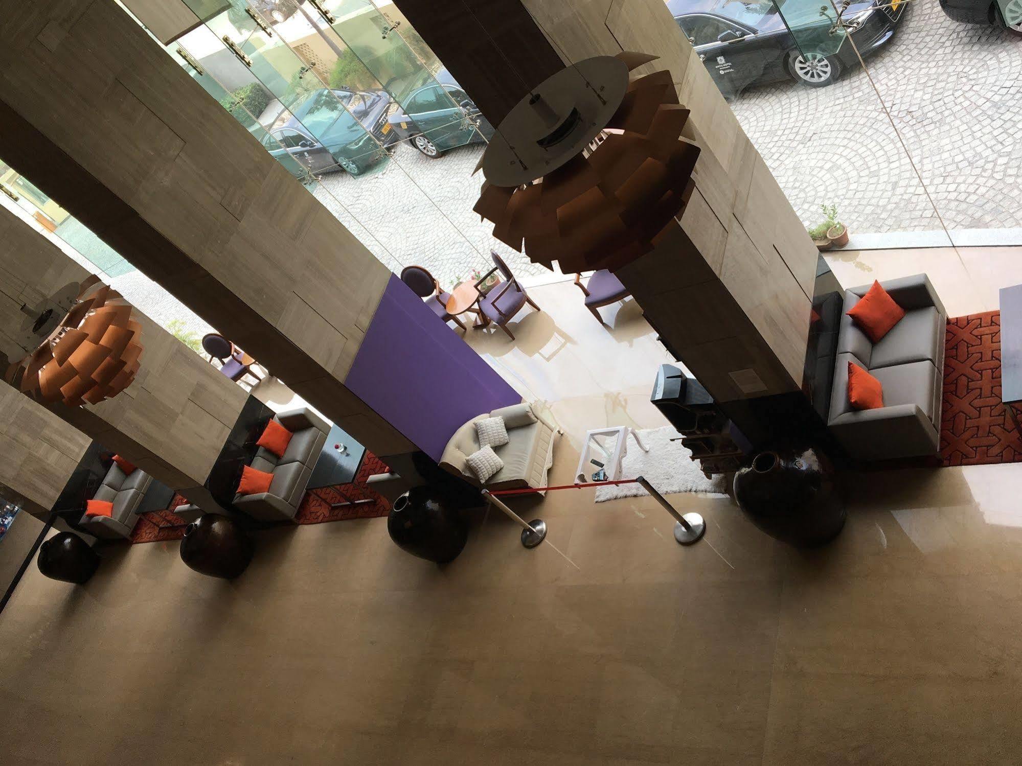 The Anya Hotel-Golf Course Road คูร์เคาน์ ภายนอก รูปภาพ