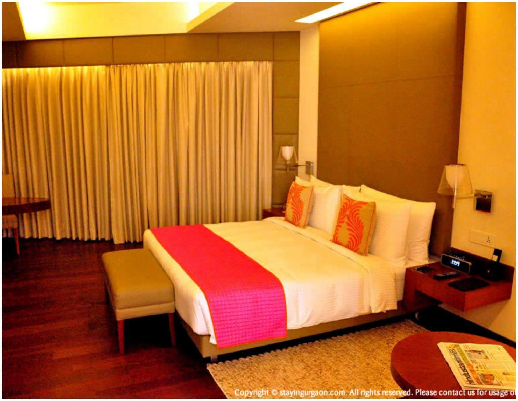 The Anya Hotel-Golf Course Road คูร์เคาน์ ภายนอก รูปภาพ