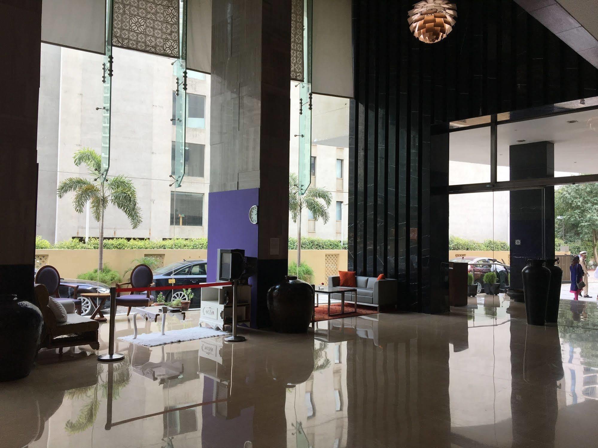 The Anya Hotel-Golf Course Road คูร์เคาน์ ภายนอก รูปภาพ
