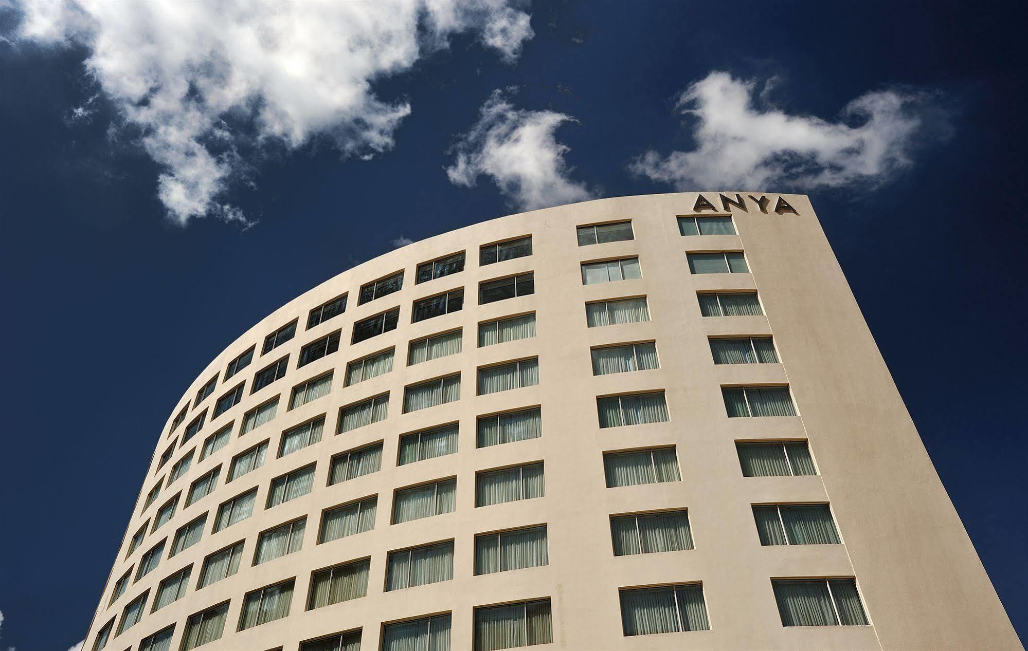 The Anya Hotel-Golf Course Road คูร์เคาน์ ภายนอก รูปภาพ