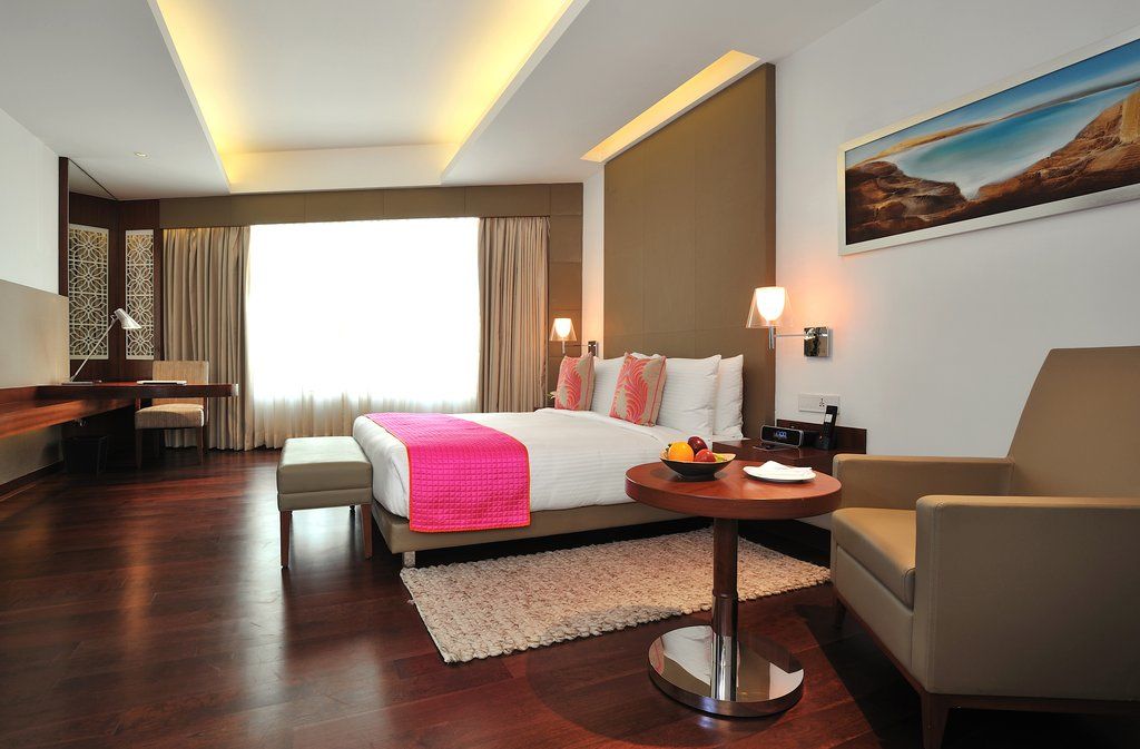 The Anya Hotel-Golf Course Road คูร์เคาน์ ภายนอก รูปภาพ